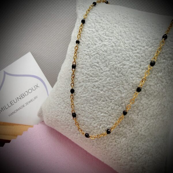 Collana smaltina in nero